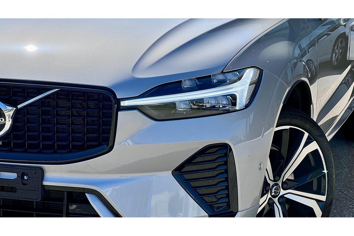 2022 Volvo XC60 B6 R-Design