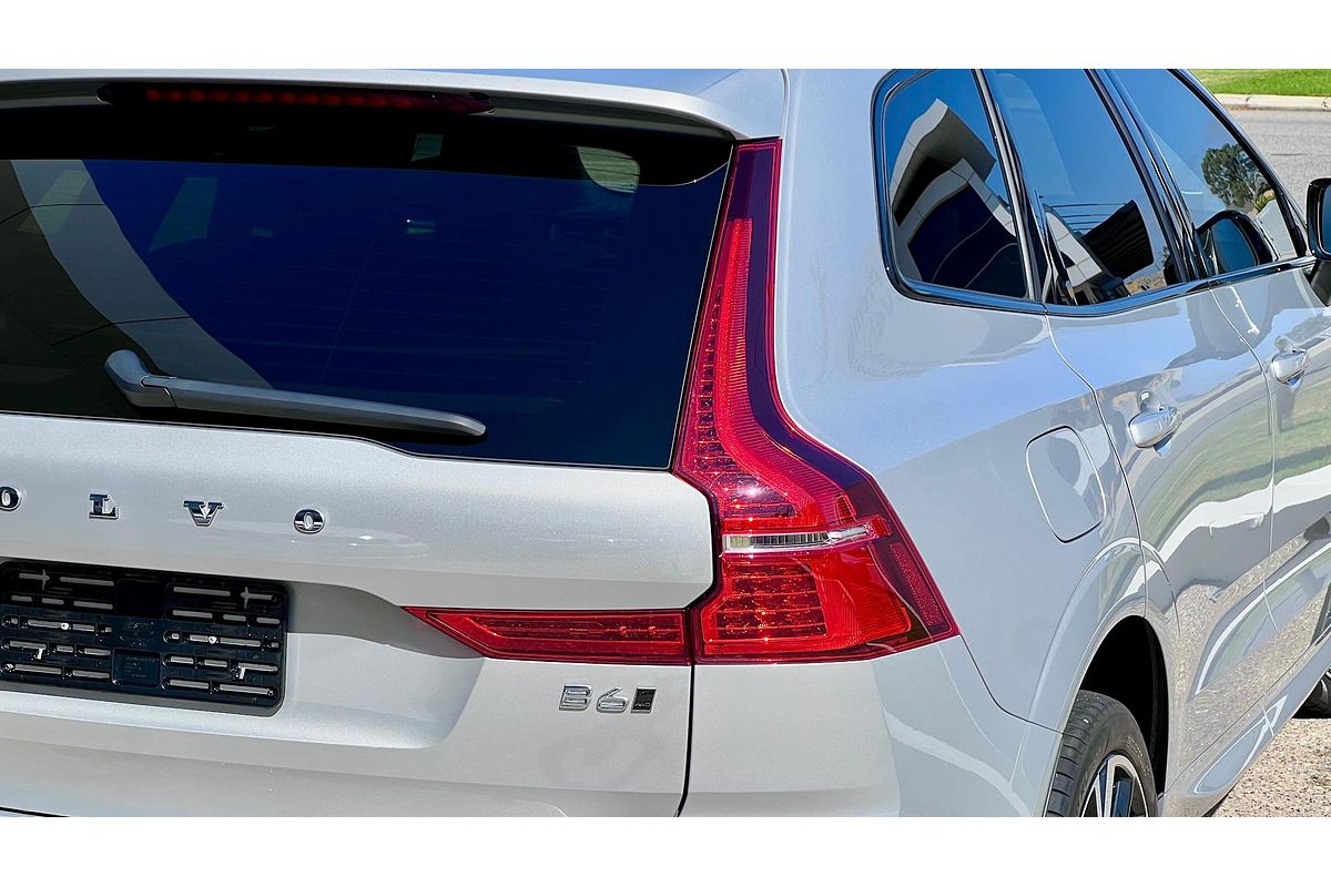 2022 Volvo XC60 B6 R-Design