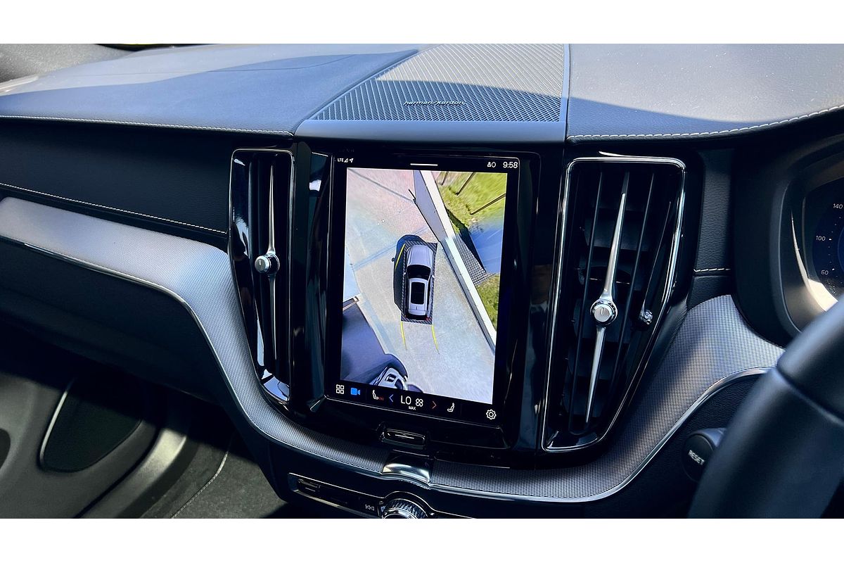 2022 Volvo XC60 B6 R-Design
