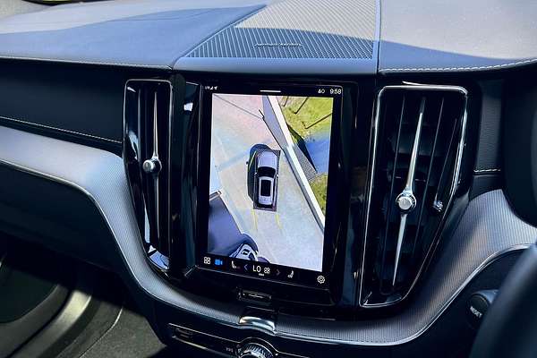 2022 Volvo XC60 B6 R-Design