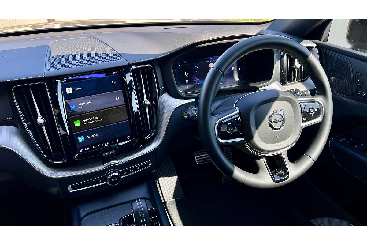 2022 Volvo XC60 B6 R-Design