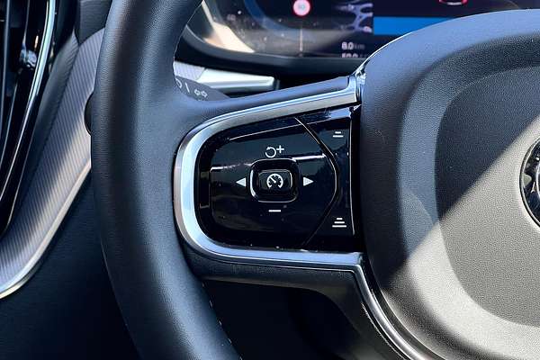 2022 Volvo XC60 B6 R-Design