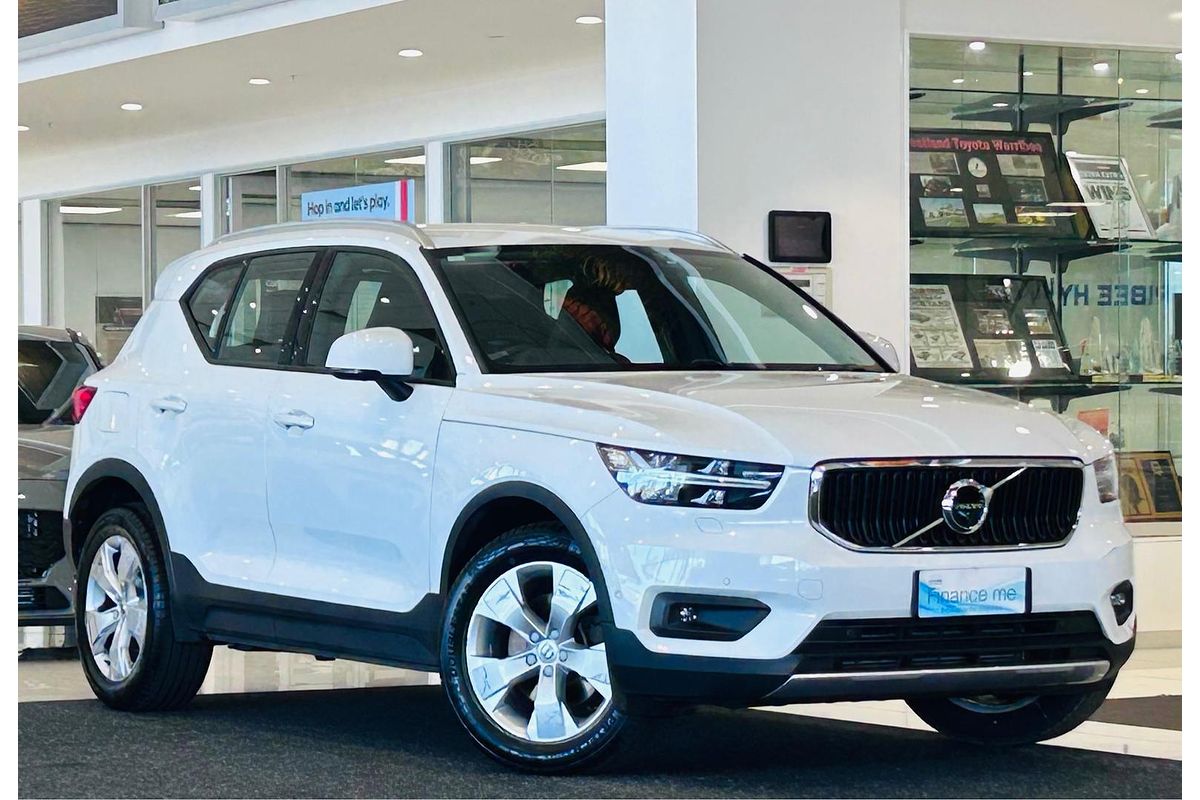 2020 Volvo XC40 T4 Momentum