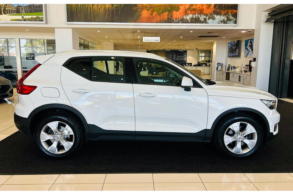2020 Volvo XC40 T4 Momentum