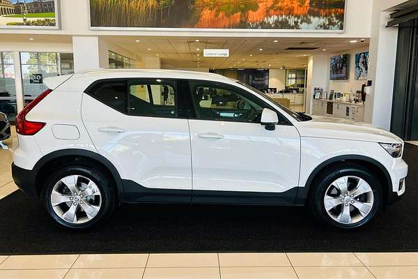 2020 Volvo XC40 T4 Momentum
