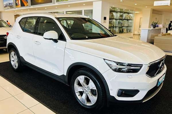 2020 Volvo XC40 T4 Momentum