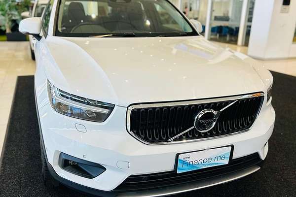 2020 Volvo XC40 T4 Momentum