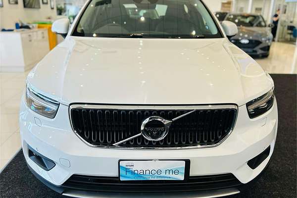 2020 Volvo XC40 T4 Momentum