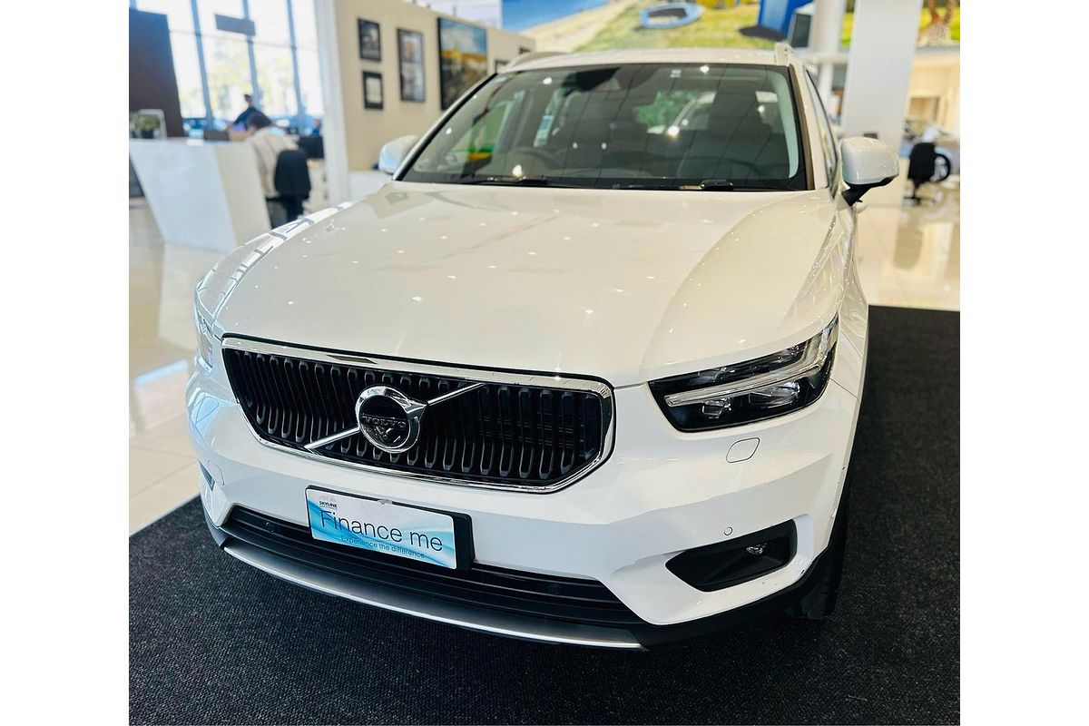 2020 Volvo XC40 T4 Momentum