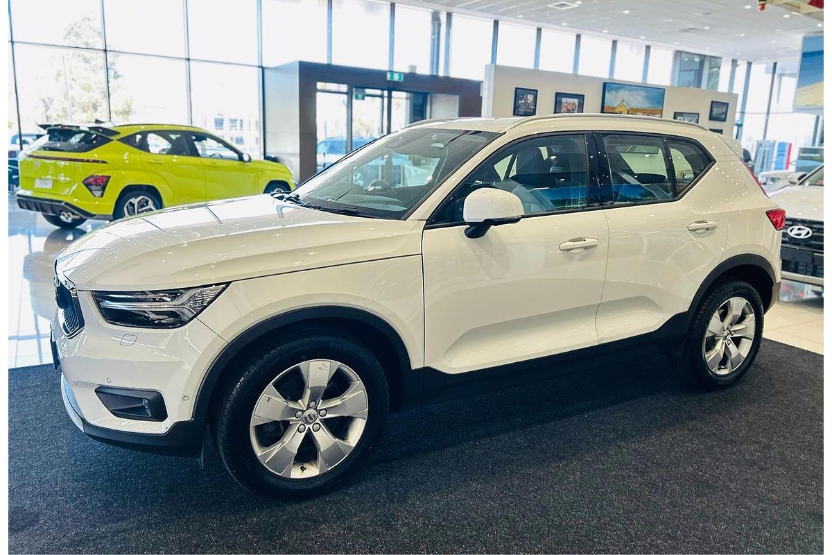 2020 Volvo XC40 T4 Momentum