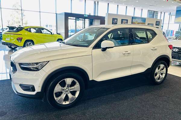 2020 Volvo XC40 T4 Momentum