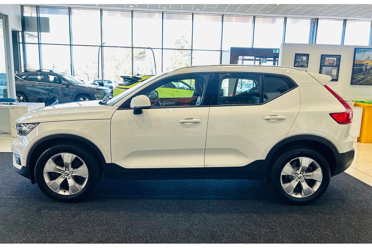 2020 Volvo XC40 T4 Momentum