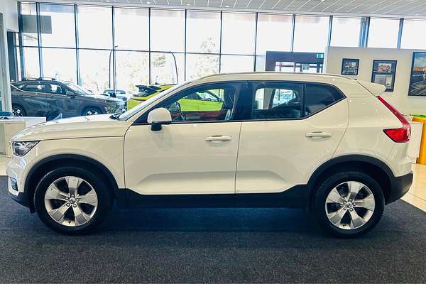 2020 Volvo XC40 T4 Momentum
