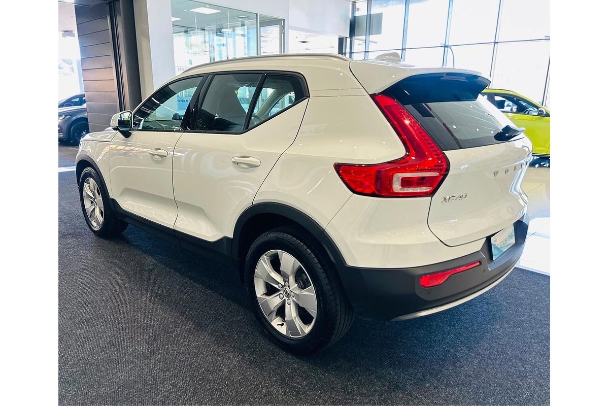 2020 Volvo XC40 T4 Momentum