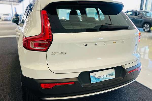 2020 Volvo XC40 T4 Momentum