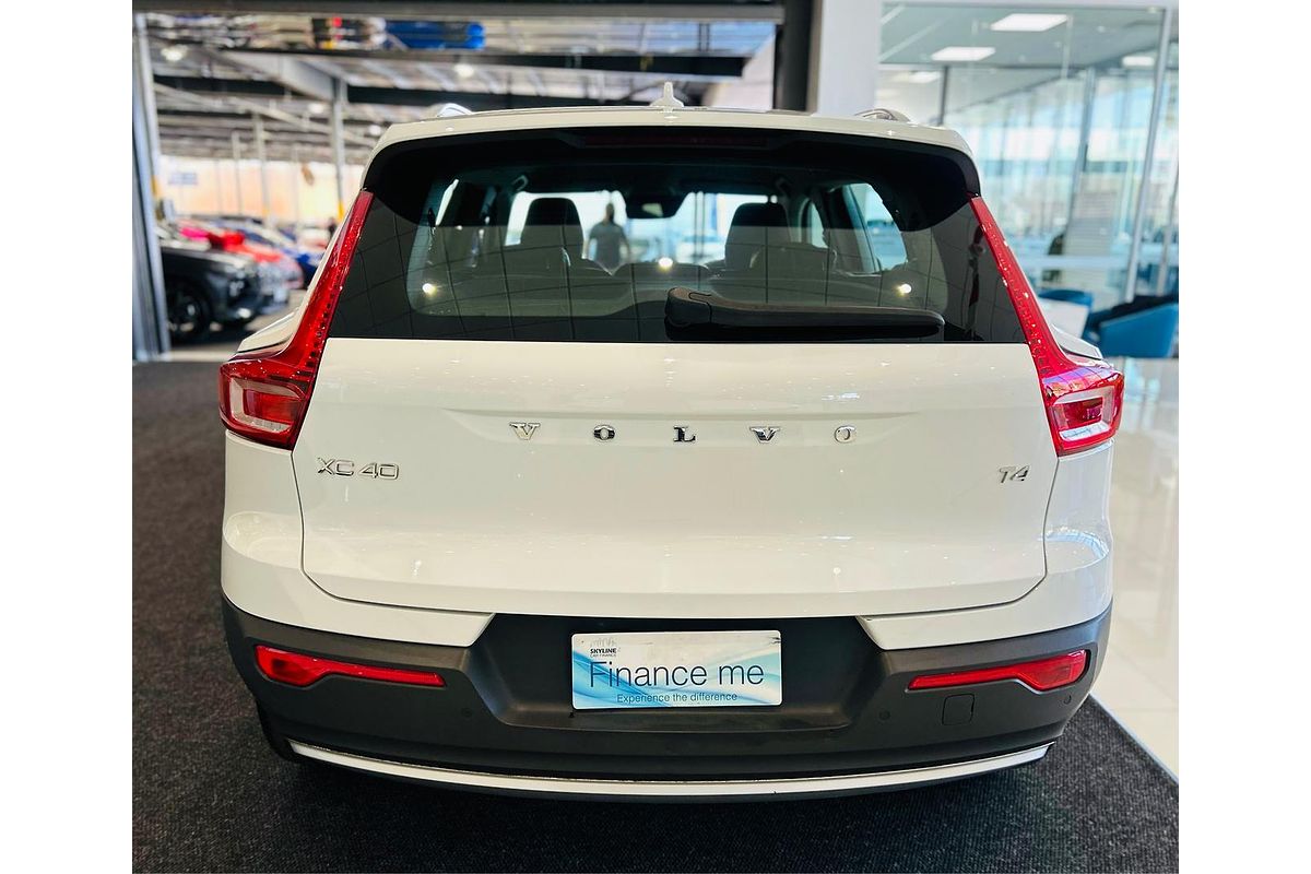 2020 Volvo XC40 T4 Momentum