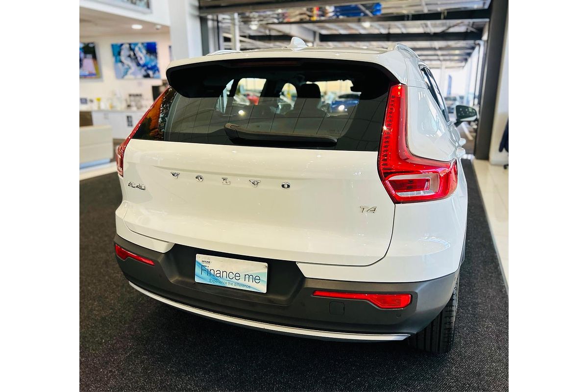 2020 Volvo XC40 T4 Momentum