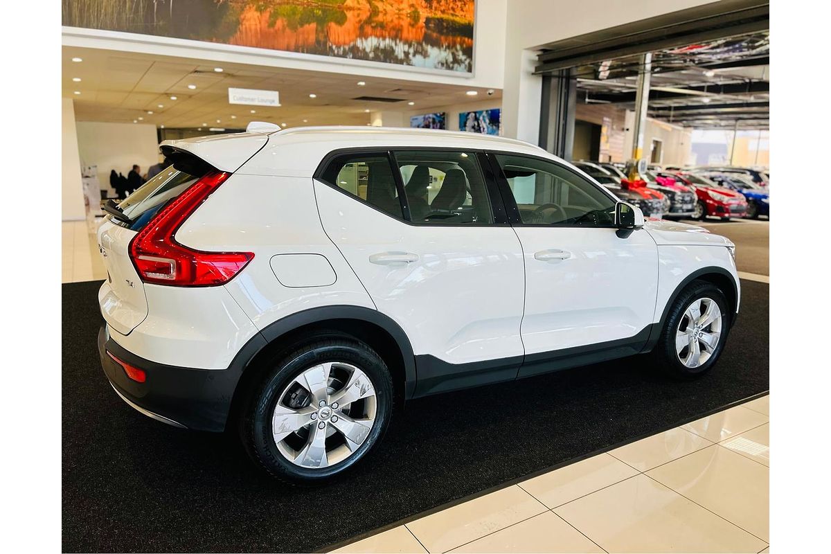 2020 Volvo XC40 T4 Momentum