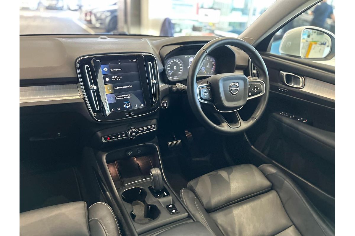2020 Volvo XC40 T4 Momentum