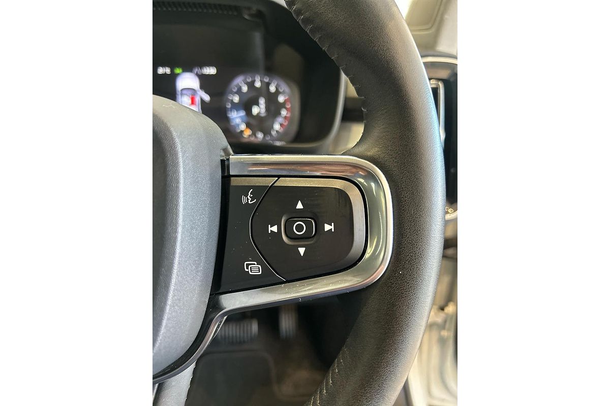 2020 Volvo XC40 T4 Momentum