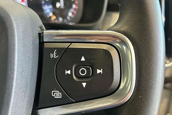 2020 Volvo XC40 T4 Momentum