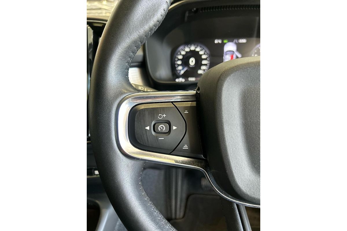 2020 Volvo XC40 T4 Momentum