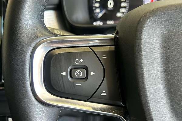 2020 Volvo XC40 T4 Momentum