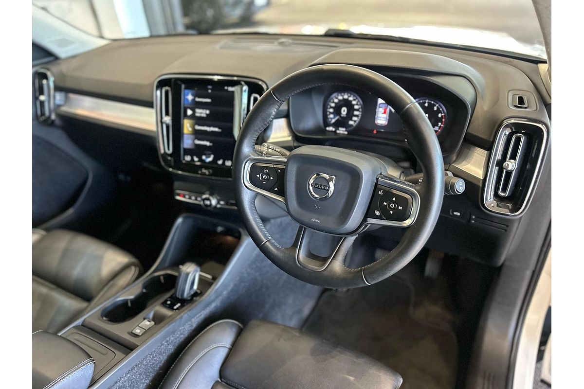 2020 Volvo XC40 T4 Momentum
