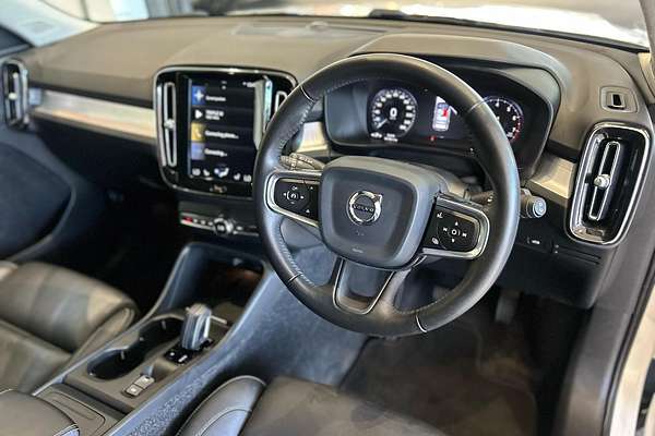 2020 Volvo XC40 T4 Momentum