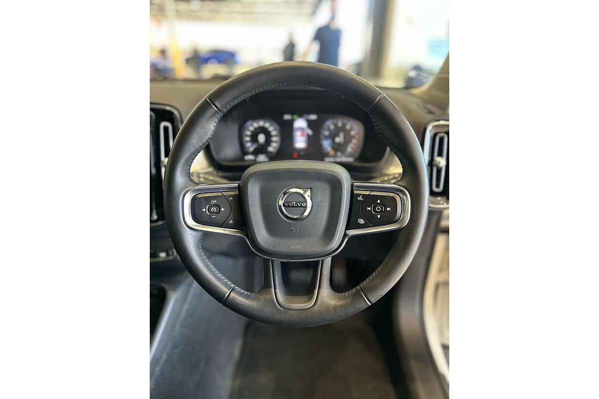 2020 Volvo XC40 T4 Momentum