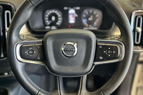 2020 Volvo XC40 T4 Momentum