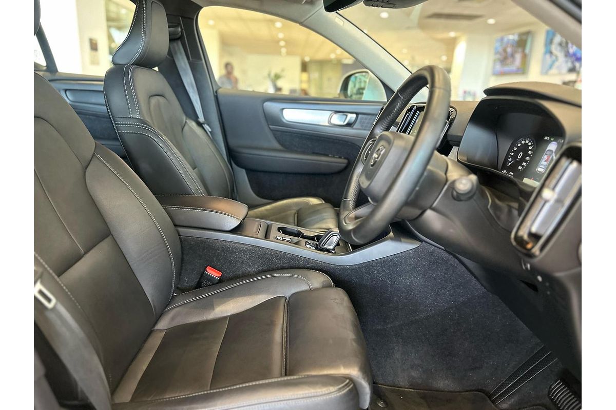 2020 Volvo XC40 T4 Momentum