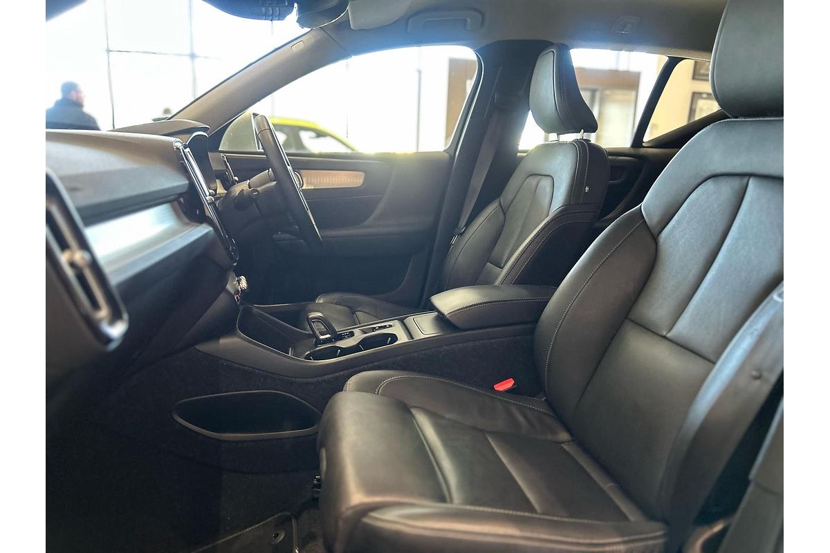 2020 Volvo XC40 T4 Momentum