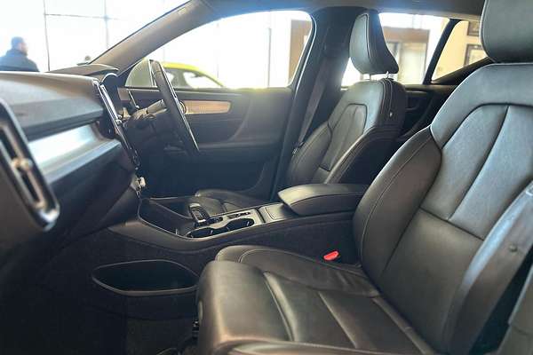 2020 Volvo XC40 T4 Momentum