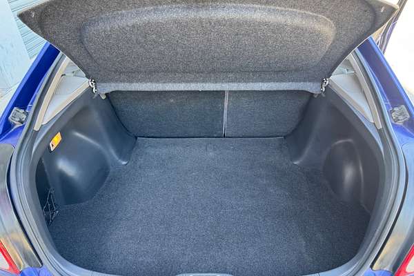 2001 Toyota Corolla Ascent AE112R
