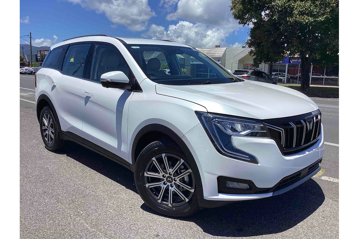 2024 Mahindra XUV700 AX7L