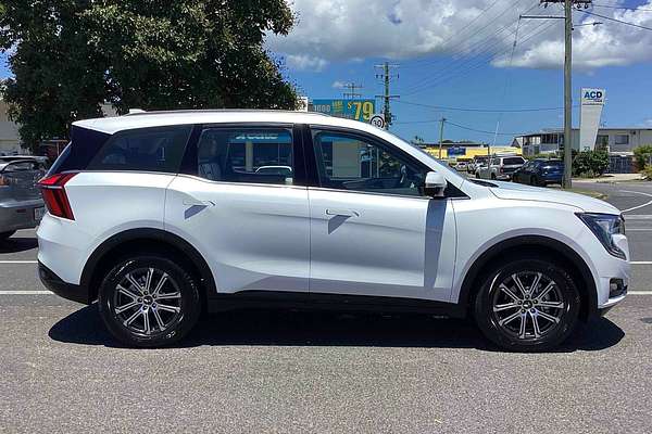 2024 Mahindra XUV700 AX7L
