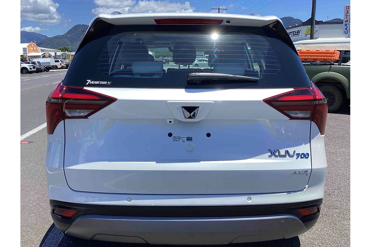 2024 Mahindra XUV700 AX7L