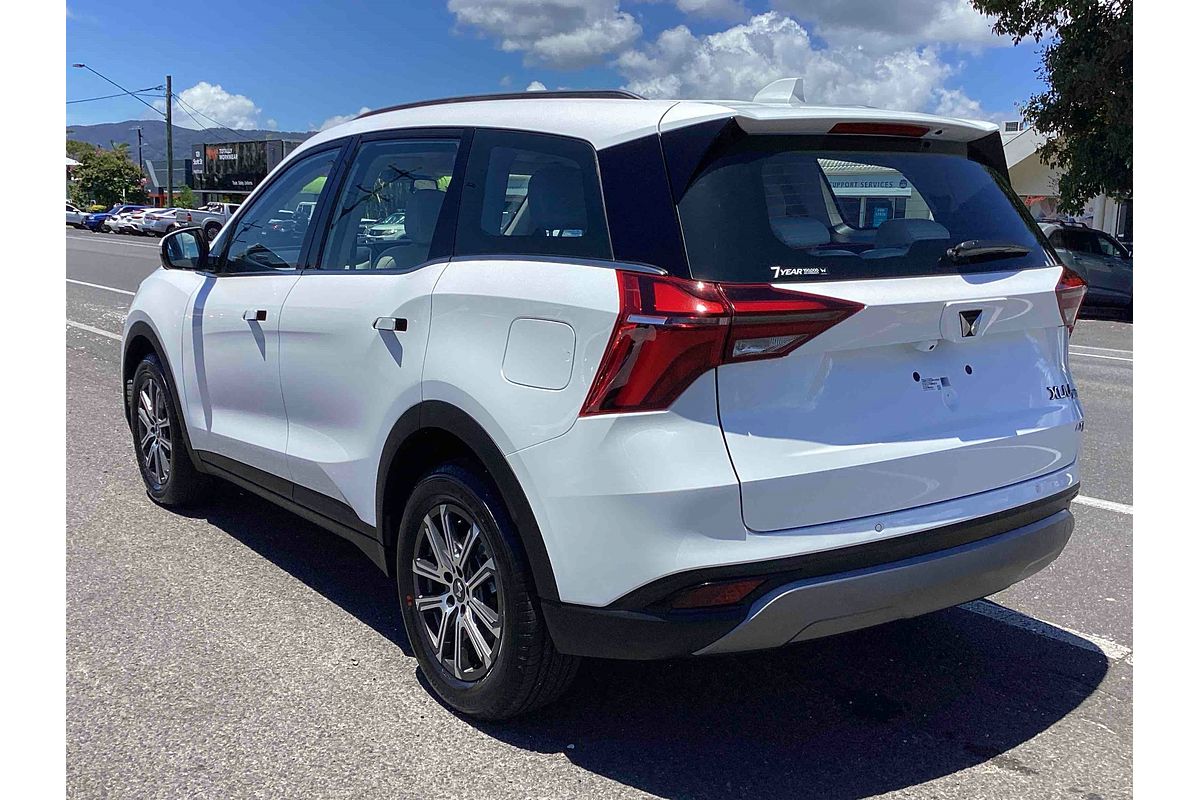 2024 Mahindra XUV700 AX7L