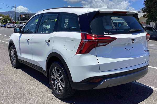 2024 Mahindra XUV700 AX7L