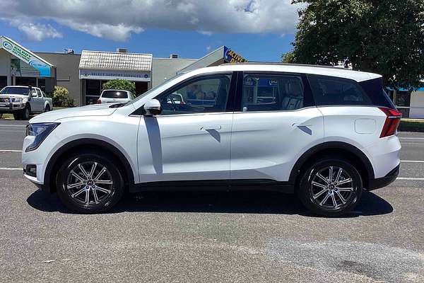 2024 Mahindra XUV700 AX7L