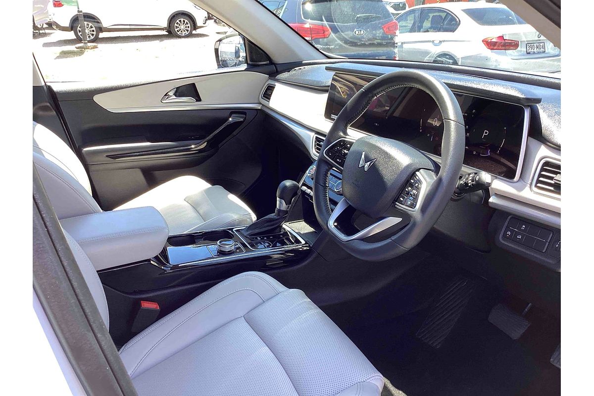 2024 Mahindra XUV700 AX7L