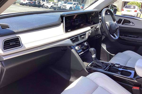 2024 Mahindra XUV700 AX7L