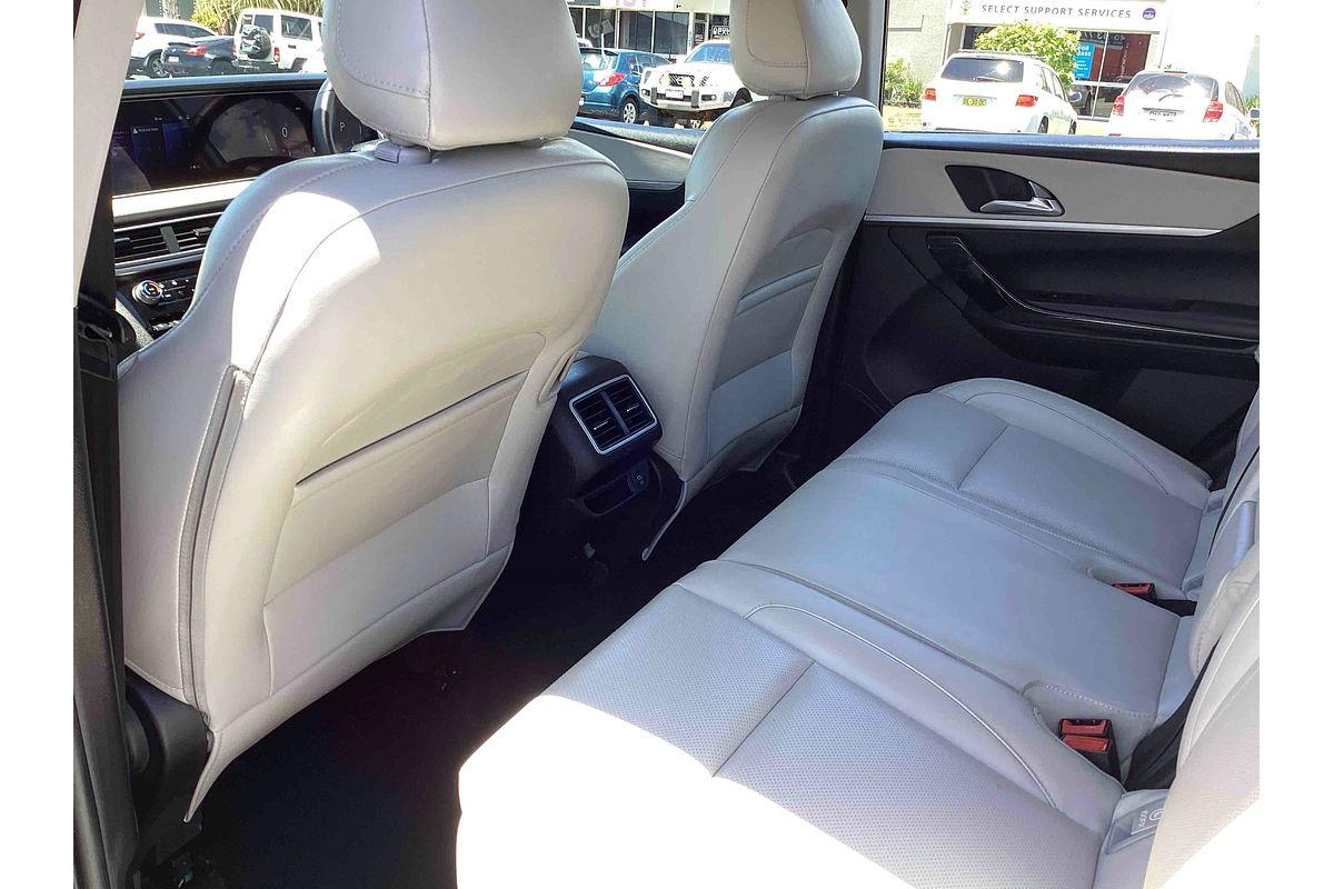 2024 Mahindra XUV700 AX7L