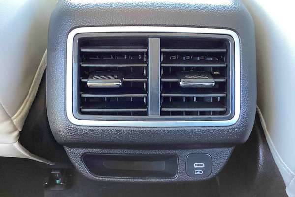 2024 Mahindra XUV700 AX7L