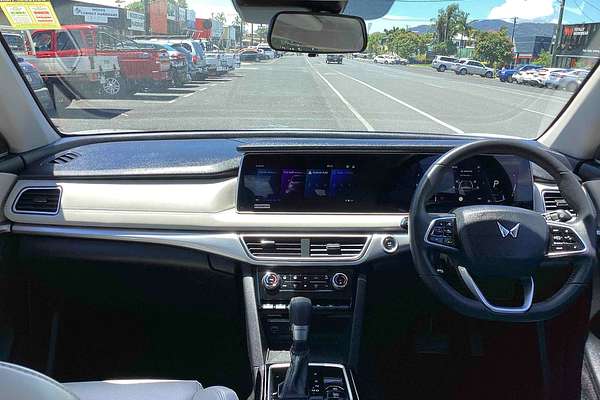 2024 Mahindra XUV700 AX7L
