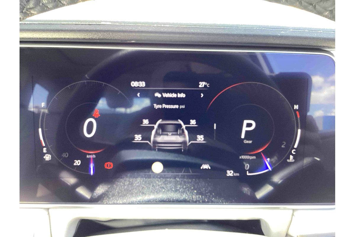 2024 Mahindra XUV700 AX7L