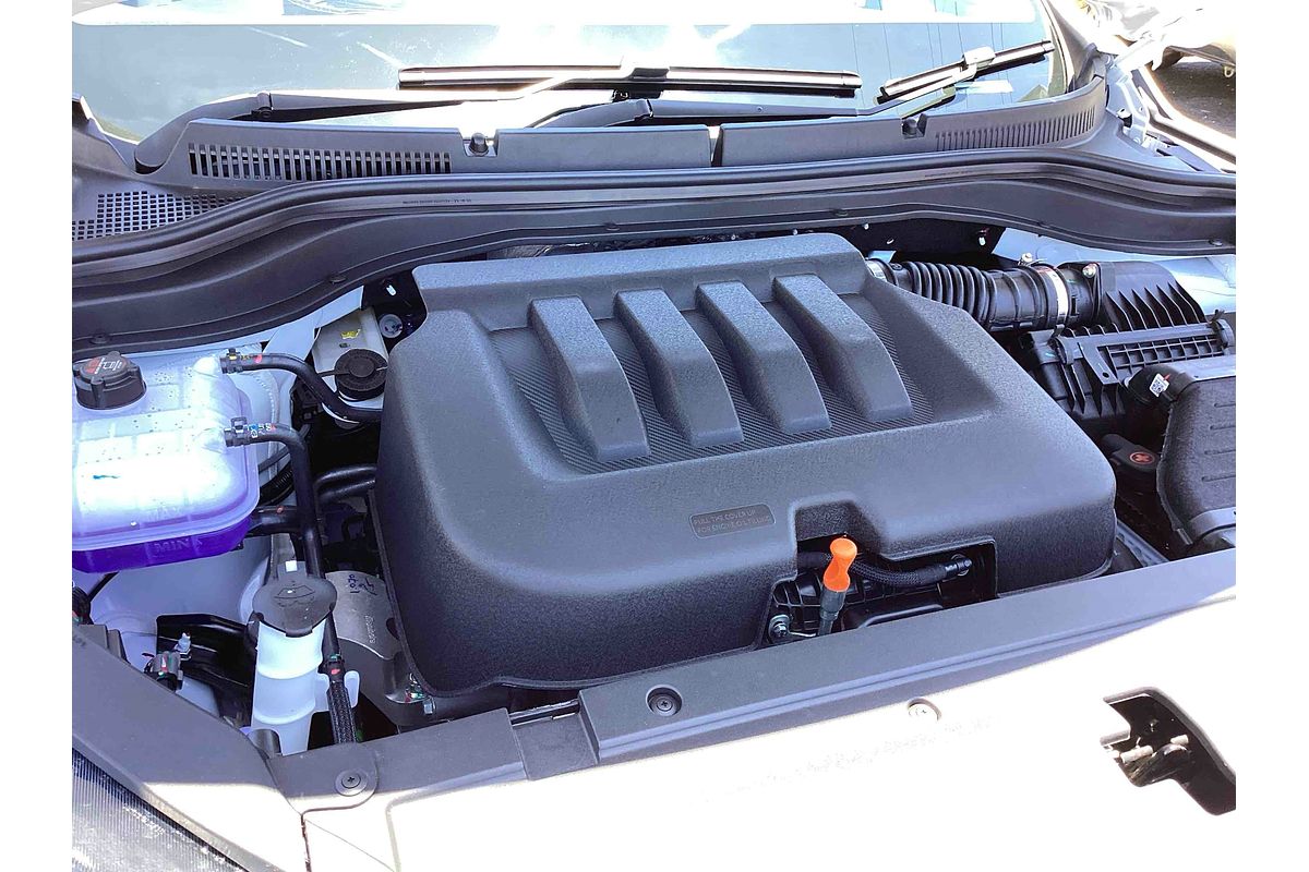2024 Mahindra XUV700 AX7L