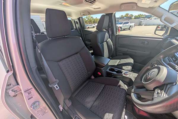 2024 Mitsubishi Triton GLX MV 4X4