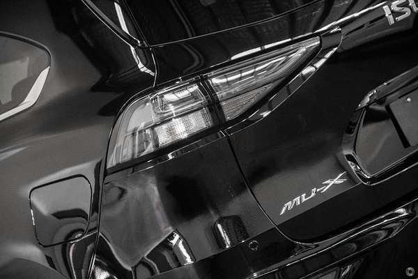 2024 Isuzu MU-X LS-T